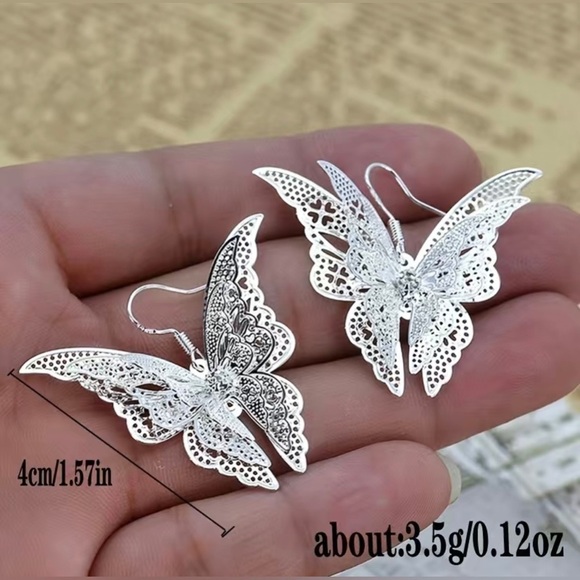 NEW! Gorgeous Cut out Butterfly Earrings.​ - Picture 4 of 5